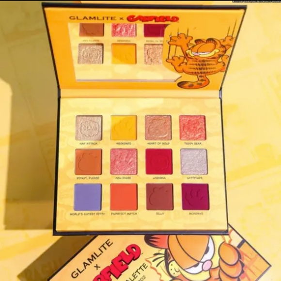 Glamlite x Garfield Makeup Set - Picture 2 of 7